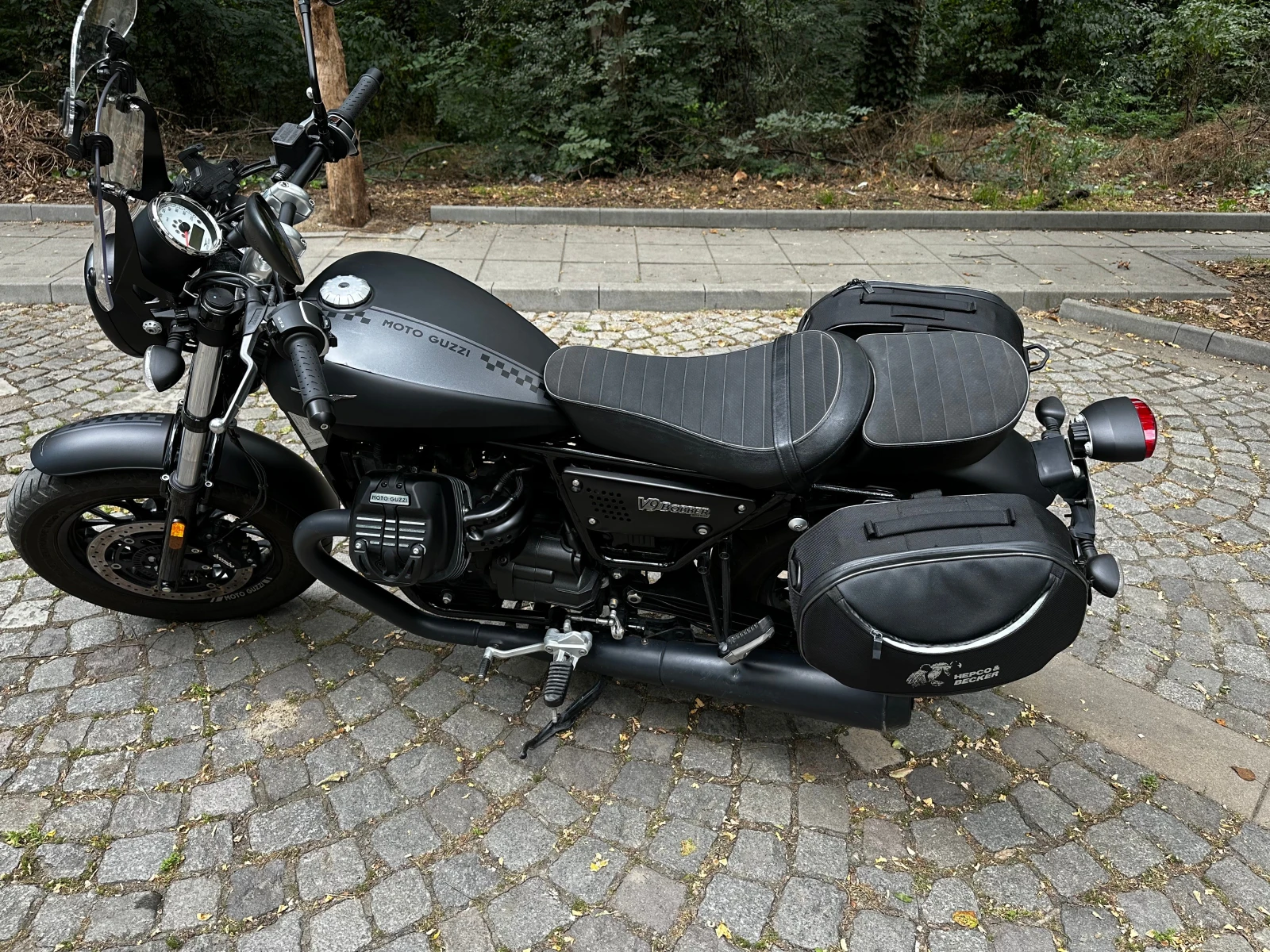 Moto Guzzi V 9 Bobber - изображение 2
