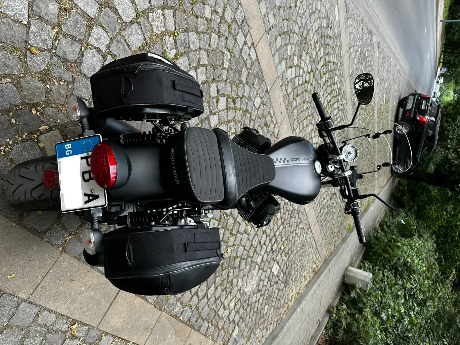 Moto Guzzi V 9 Bobber - изображение 8