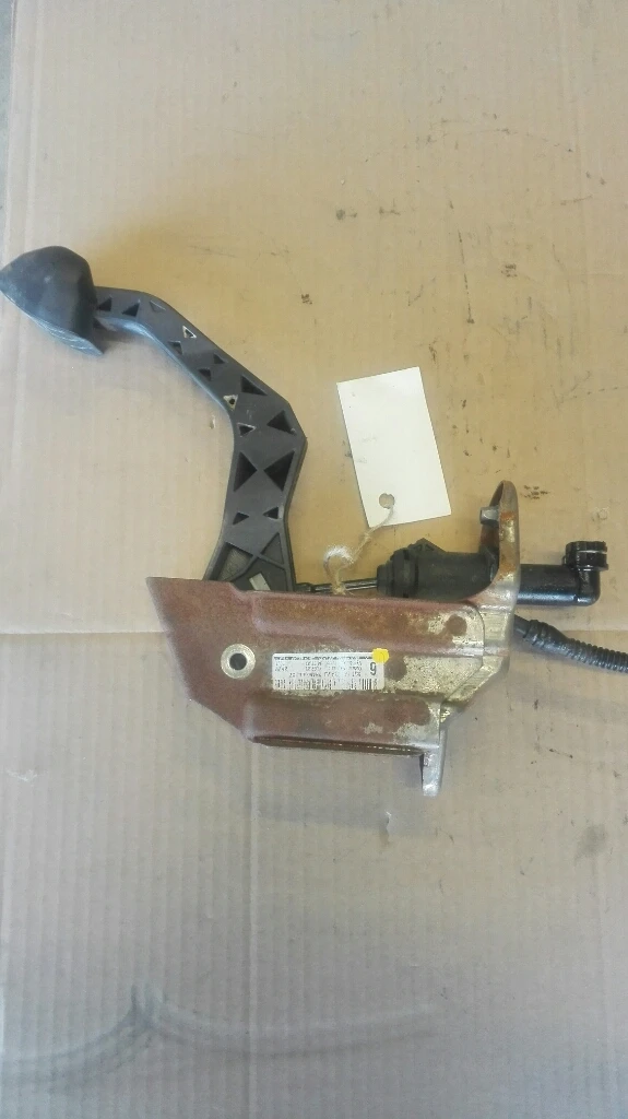 горна помпа съединител с педал Шкода Румстер 1,9тди