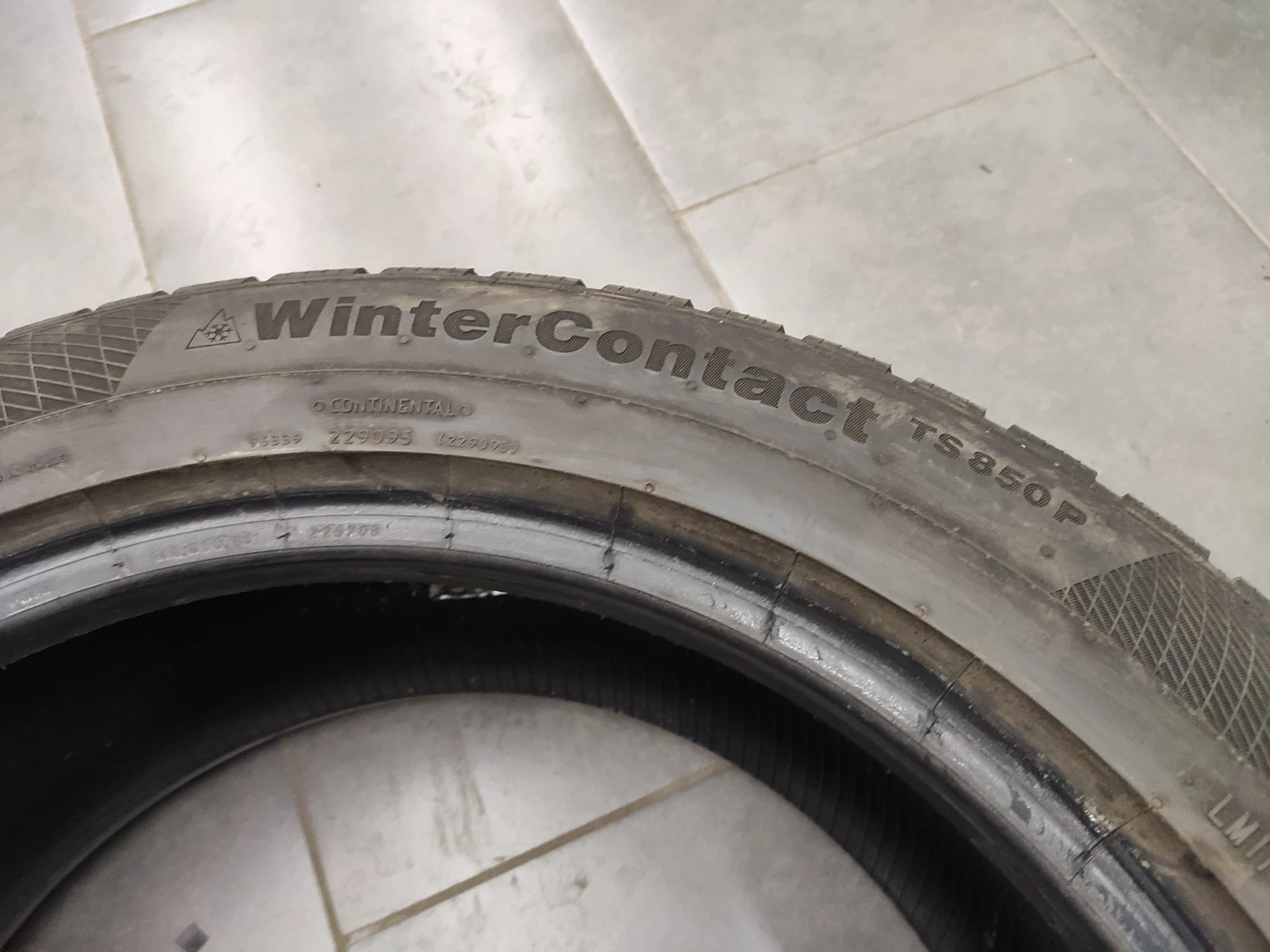 Гуми Зимни 235/50R18, снимка 5 - Гуми и джанти - 54806759