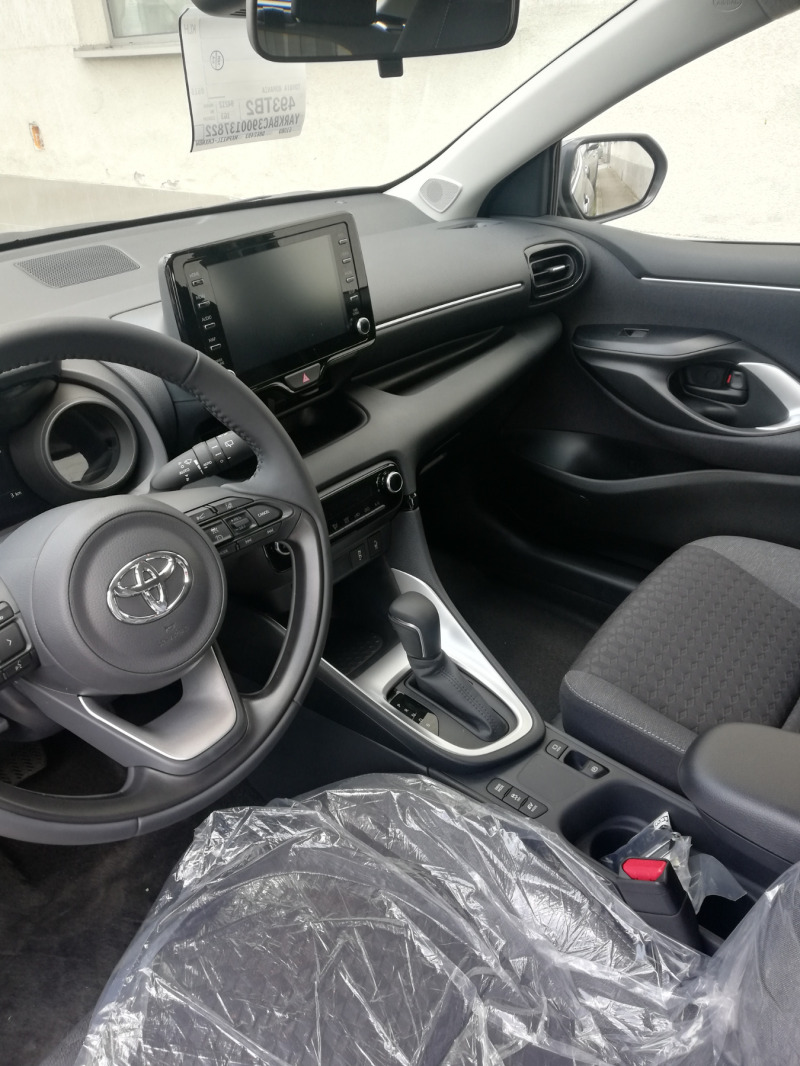 Toyota Yaris Chic Extra, снимка 1 - Автомобили и джипове - 45454251