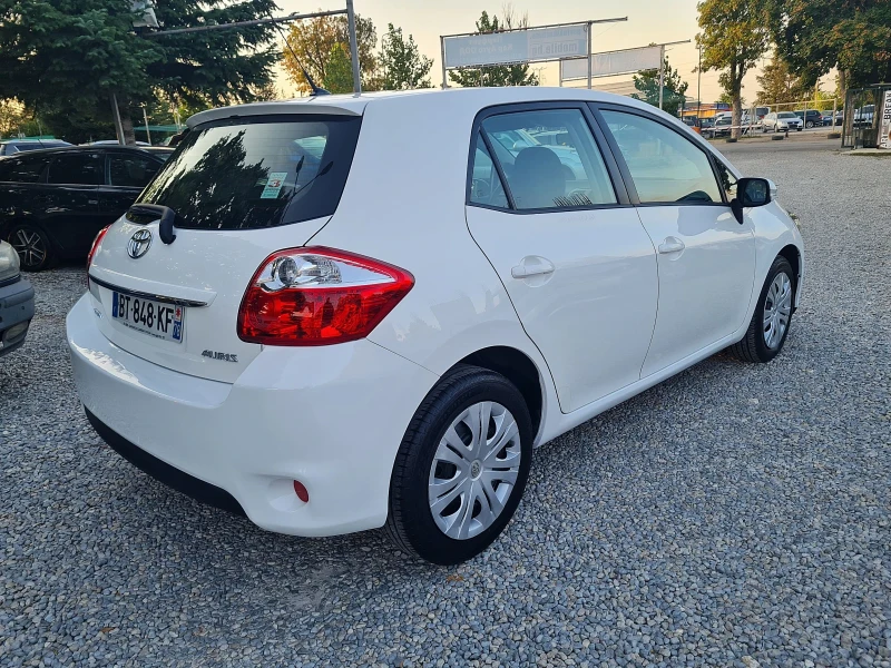 Toyota Auris 1.3i-100кс/6скорости, снимка 5 - Автомобили и джипове - 47167996