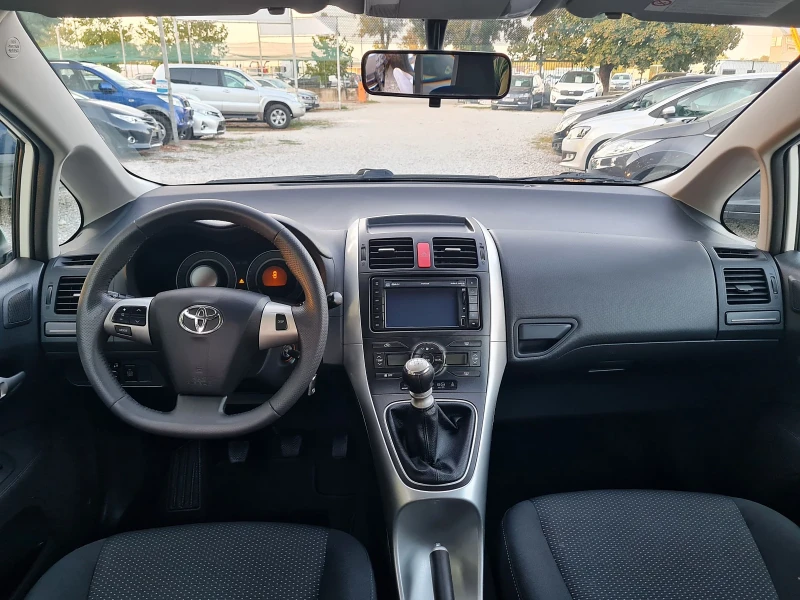 Toyota Auris 1.3i-100кс/6скорости, снимка 9 - Автомобили и джипове - 47167996