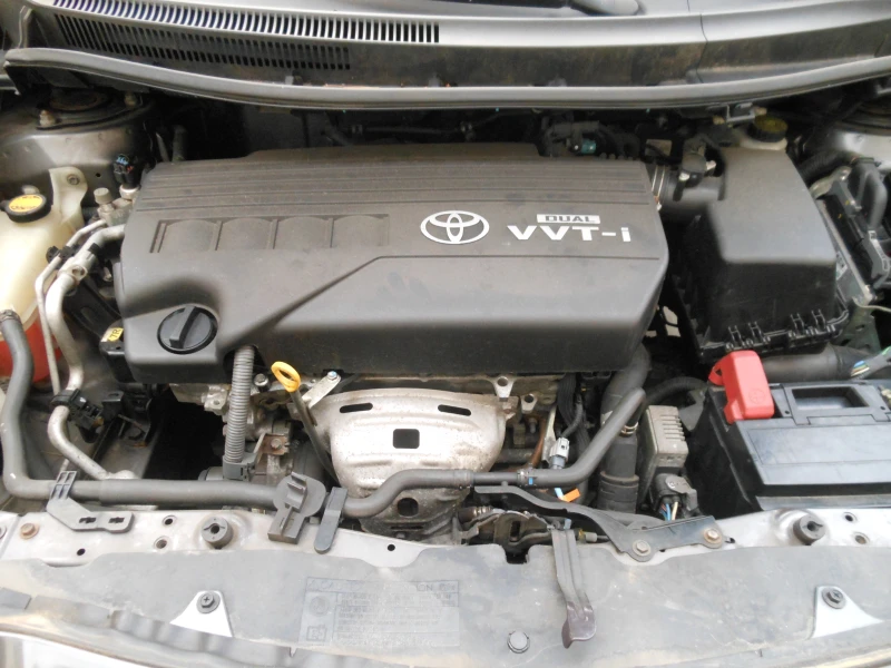 Toyota Auris 1, 4 VVT, снимка 13 - Автомобили и джипове - 48138581