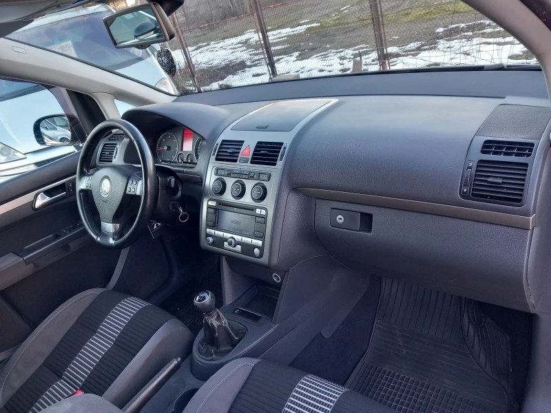 VW Touran 2.0TDI BMM NAVI, снимка 12 - Автомобили и джипове - 48731265