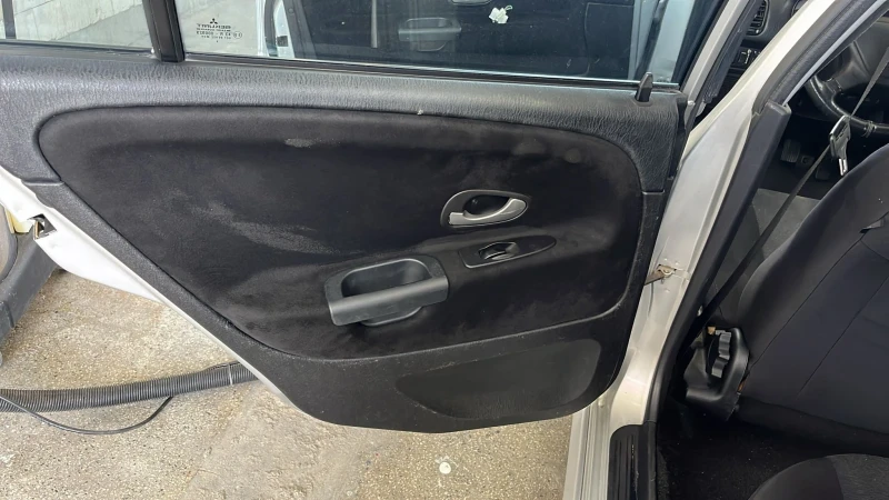 Mitsubishi Carisma DID, снимка 12 - Автомобили и джипове - 51863986