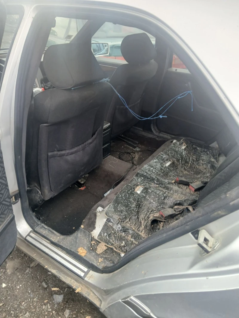 Mercedes-Benz C 180, снимка 6 - Автомобили и джипове - 51026165