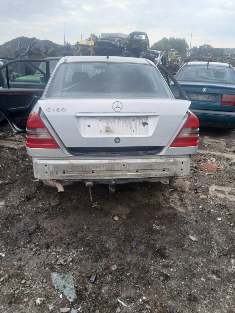 Mercedes-Benz C 180, снимка 2 - Автомобили и джипове - 51026165