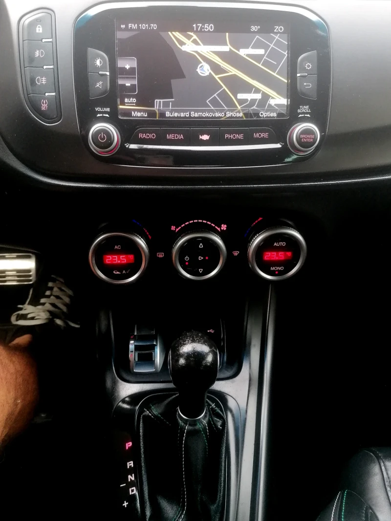 Alfa Romeo Giulietta 1.4 automat QV line, снимка 12 - Автомобили и джипове - 51658798