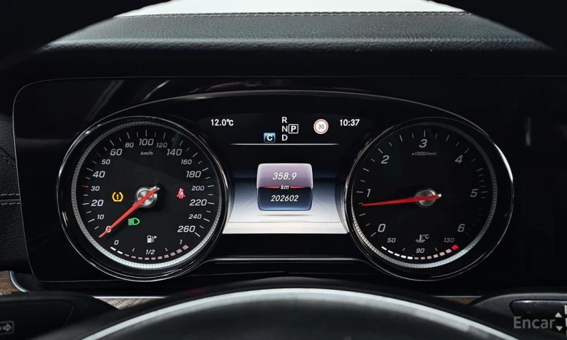 Mercedes-Benz E 220, снимка 8 - Автомобили и джипове - 52645479