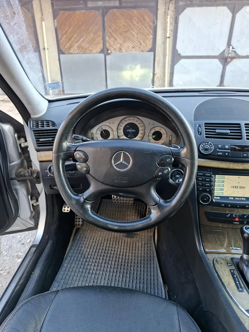 Mercedes-Benz E 320, снимка 8 - Автомобили и джипове - 52965301