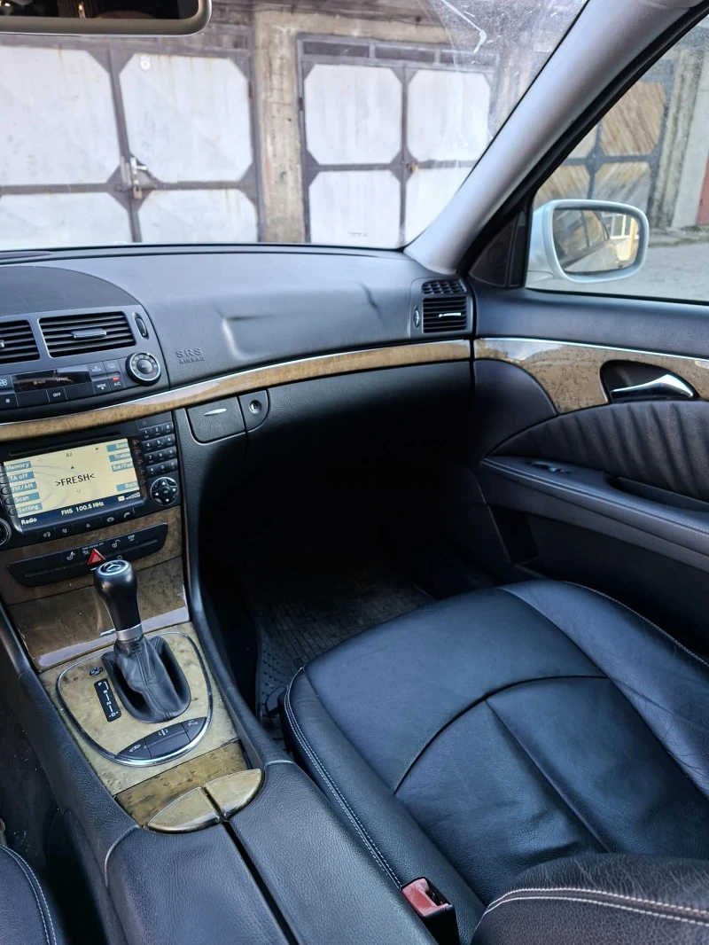 Mercedes-Benz E 320, снимка 4 - Автомобили и джипове - 52965301