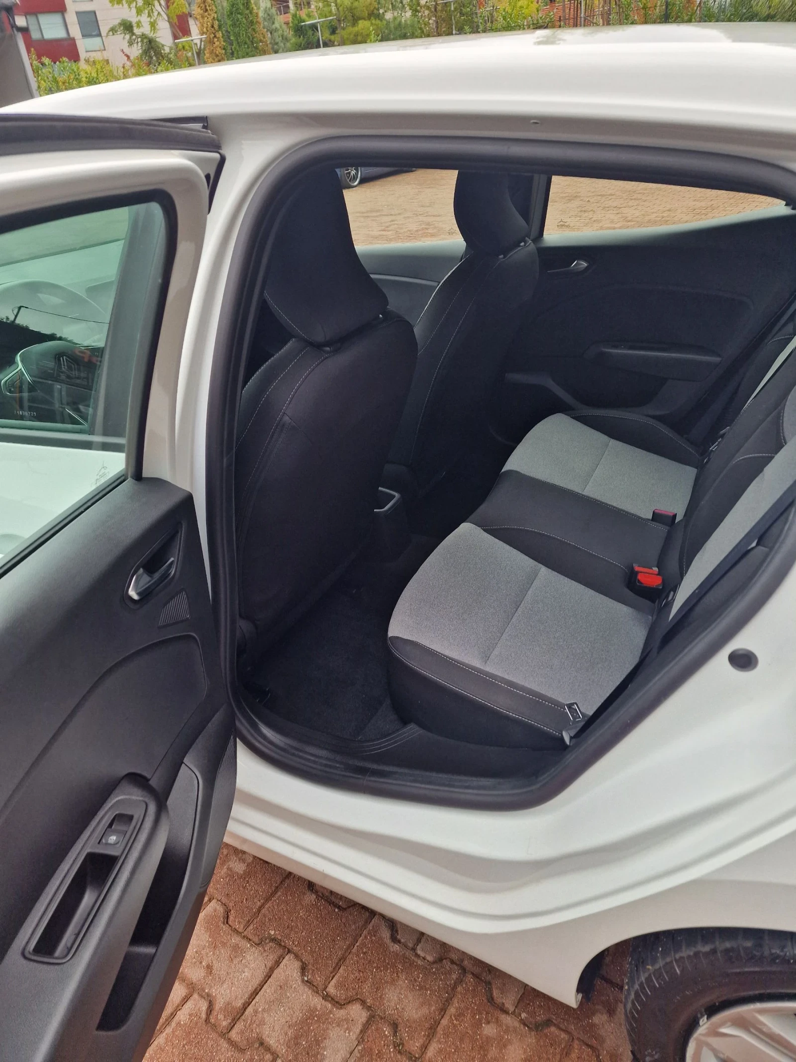 Renault Clio 1.6 E-Tech hybrid  - изображение 7