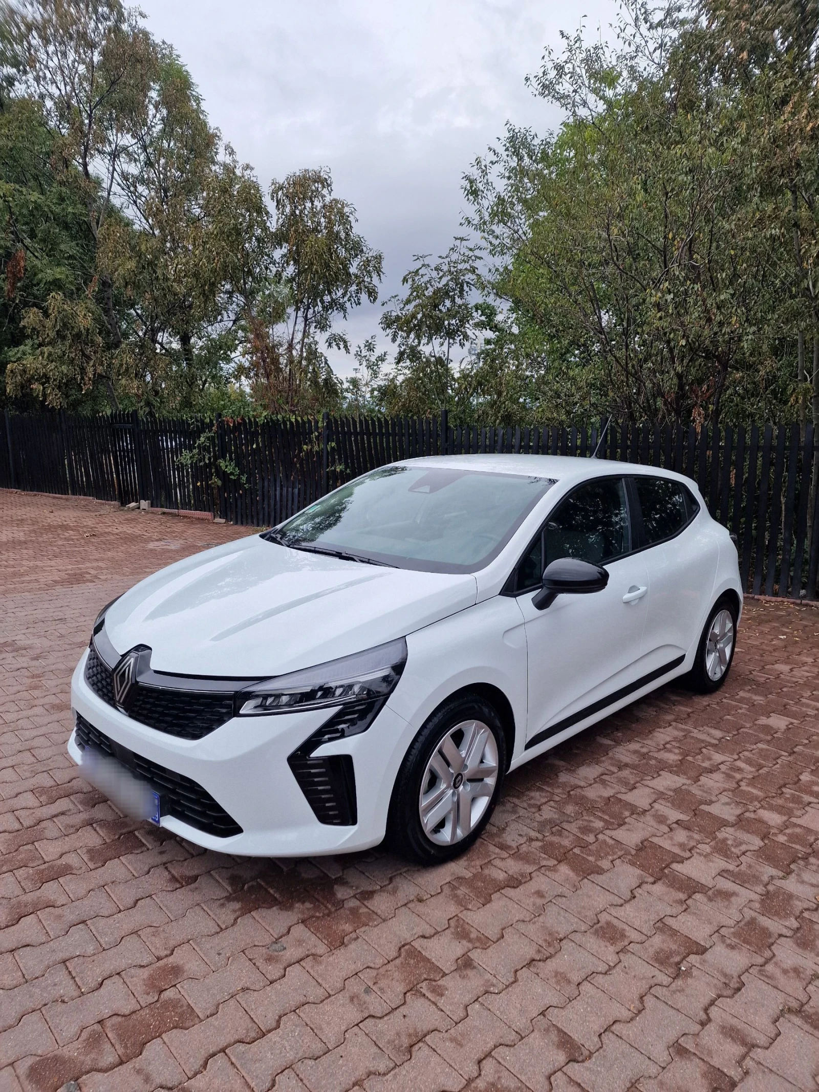 Renault Clio 1.6 E-Tech hybrid  - изображение 4