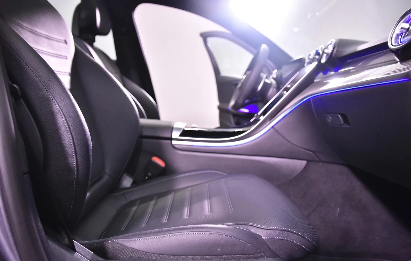 Mercedes-Benz C 43 AMG 4MATIC Sedan, снимка 7 - Автомобили и джипове - 53904576