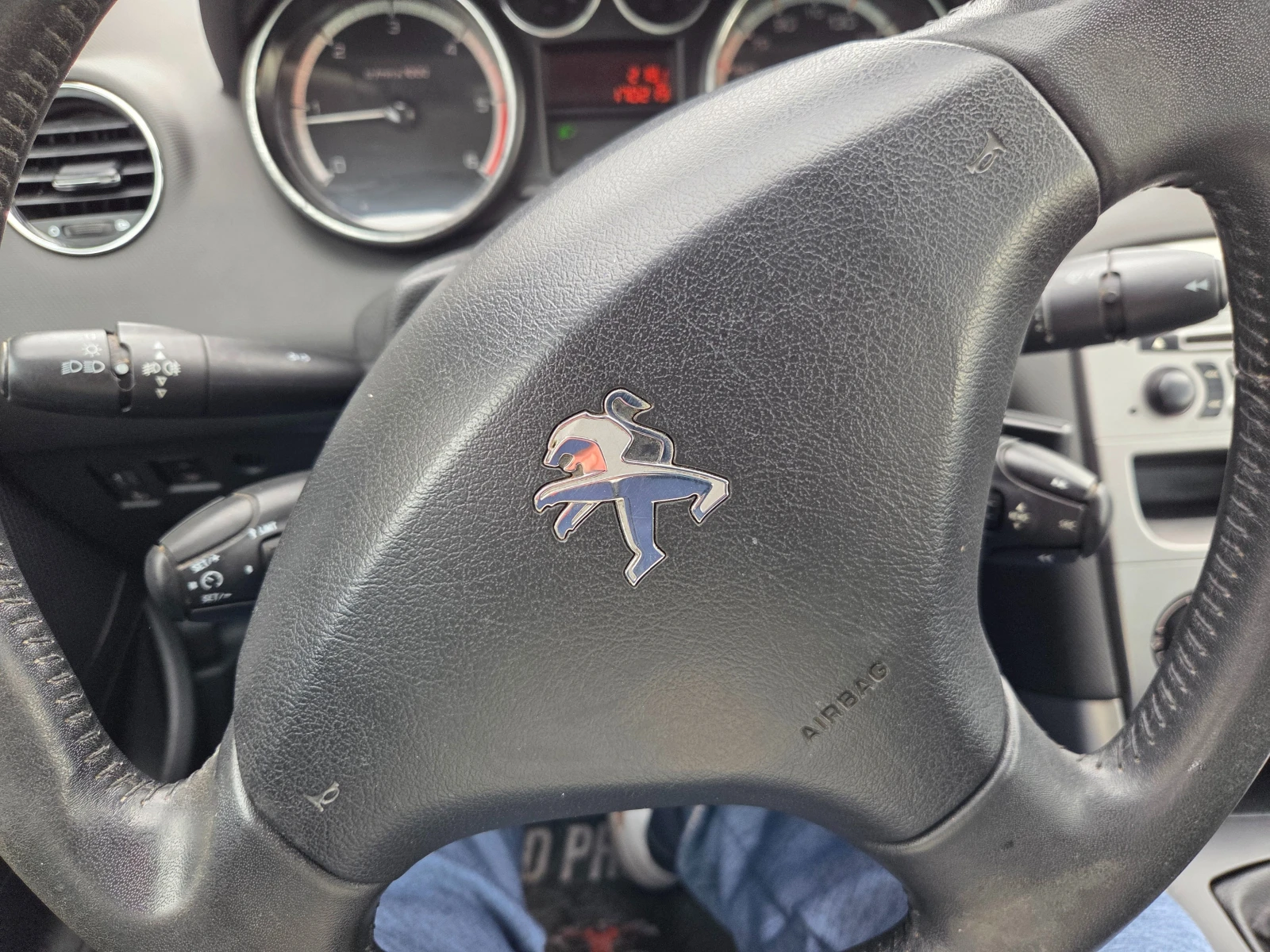 Peugeot 308 CC 1.6HDI Безупречо, снимка 16 - Автомобили и джипове - 54453928