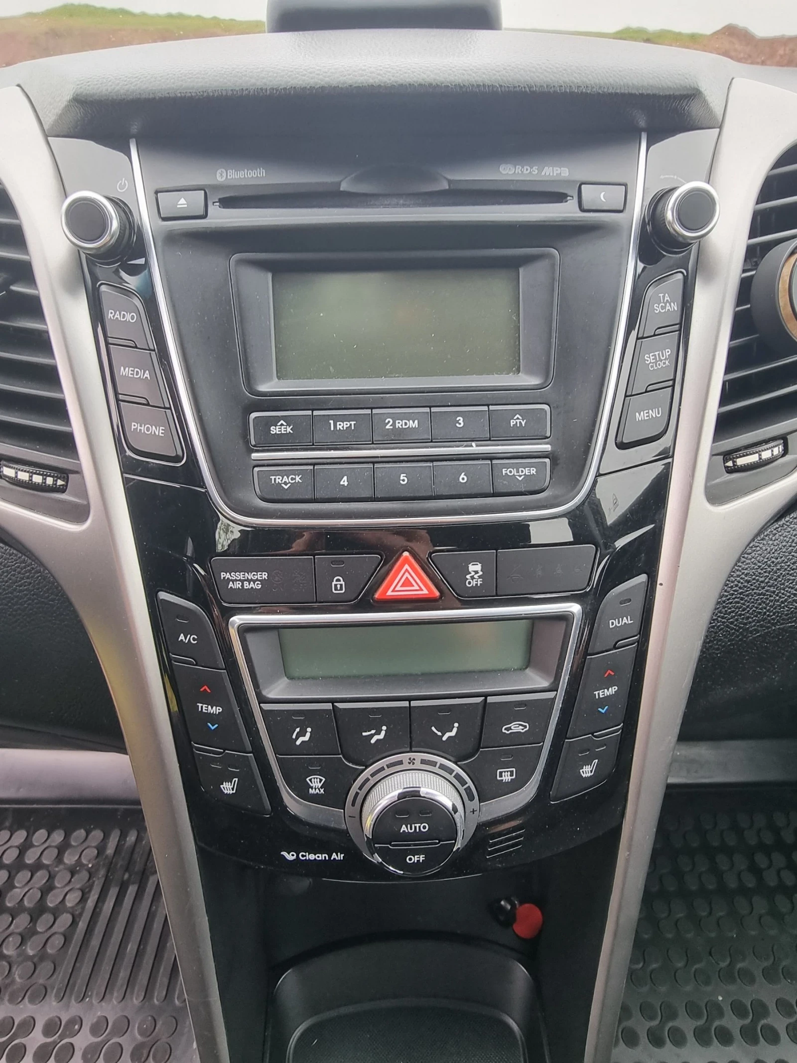 Hyundai I30  Premium 1.6 CRDI АВТОМАТ, снимка 12 - Автомобили и джипове - 54478083