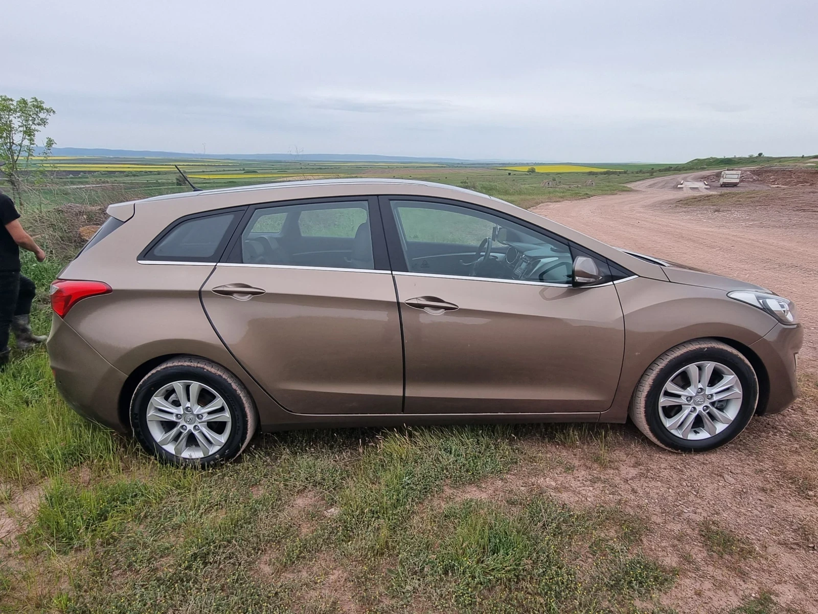 Hyundai I30  Premium 1.6 CRDI АВТОМАТ, снимка 4 - Автомобили и джипове - 54478083