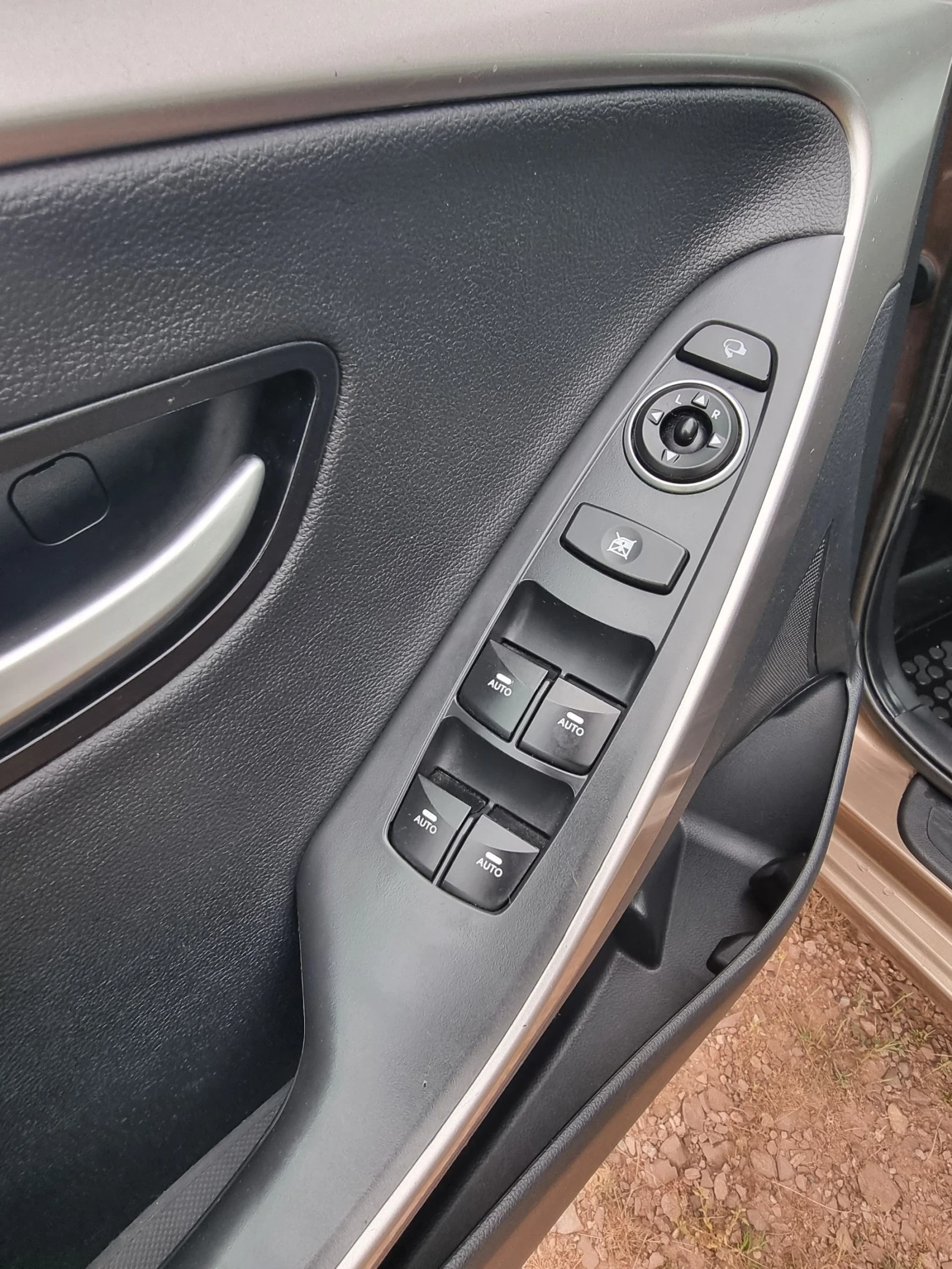 Hyundai I30  Premium 1.6 CRDI АВТОМАТ, снимка 9 - Автомобили и джипове - 54478083