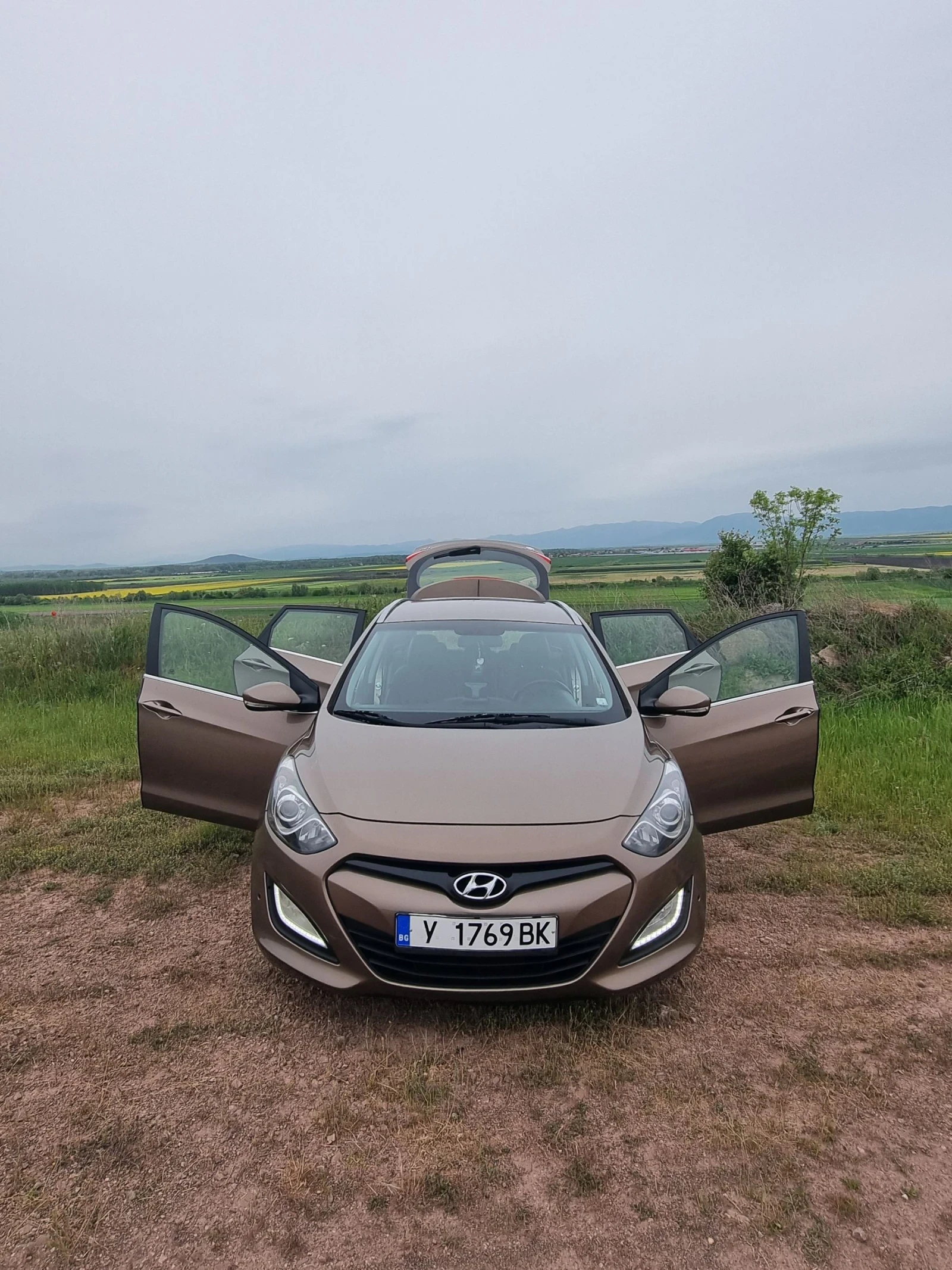 Hyundai I30  Premium 1.6 CRDI АВТОМАТ, снимка 2 - Автомобили и джипове - 54478083