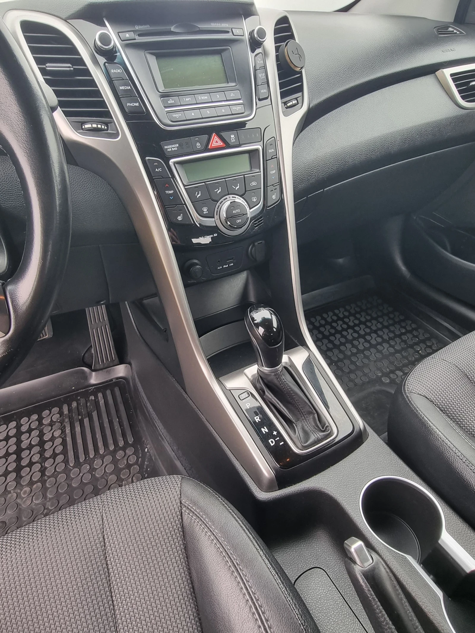 Hyundai I30  Premium 1.6 CRDI АВТОМАТ, снимка 11 - Автомобили и джипове - 54478083