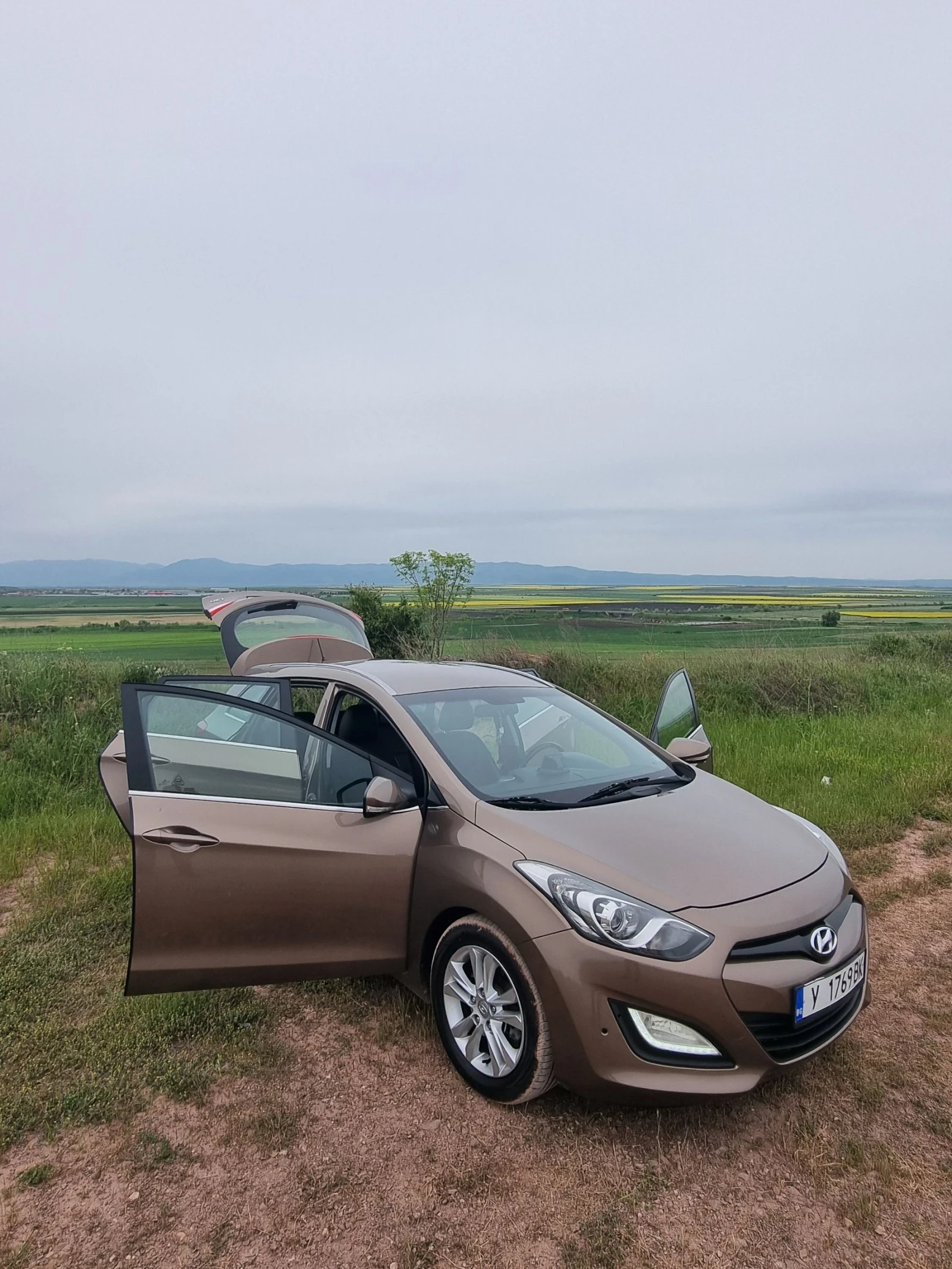 Hyundai I30  Premium 1.6 CRDI АВТОМАТ, снимка 3 - Автомобили и джипове - 54478083