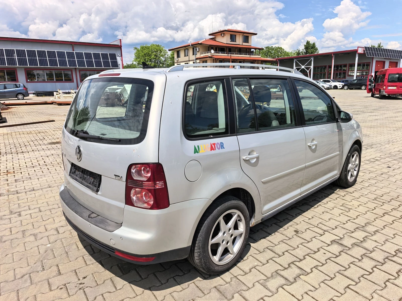 VW Touran АВТОМАТ 1.9тди 105кс Забележки, снимка 5 - Автомобили и джипове - 54620576