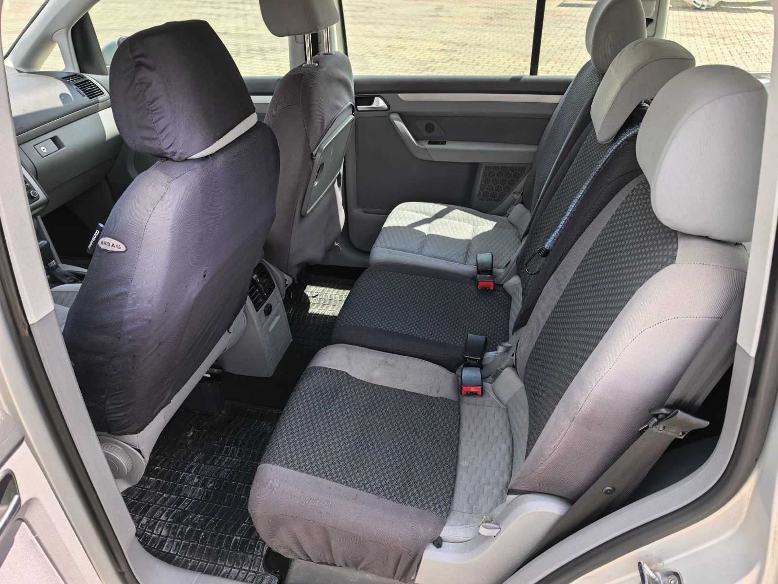 VW Touran АВТОМАТ 1.9тди 105кс Забележки, снимка 8 - Автомобили и джипове - 54620576