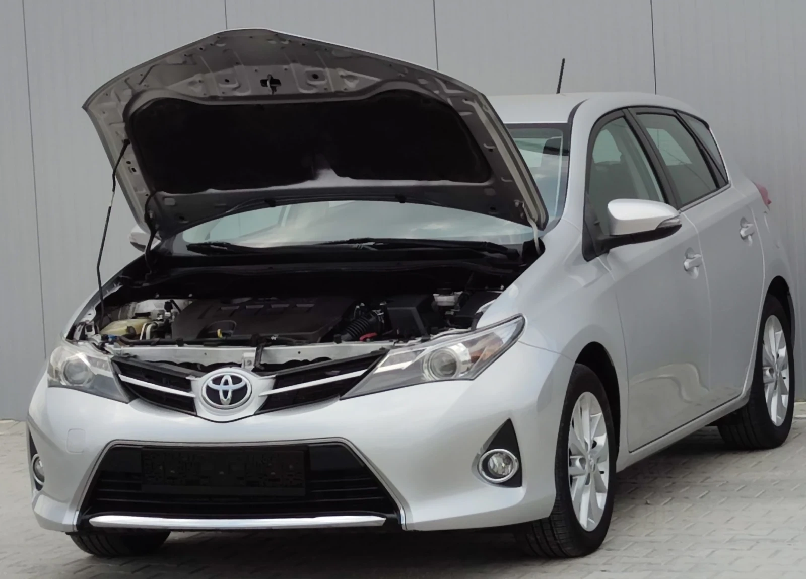 Toyota Auris 1.6VVT-I* 132�.�*  | Mobile.bg � ����������� 10