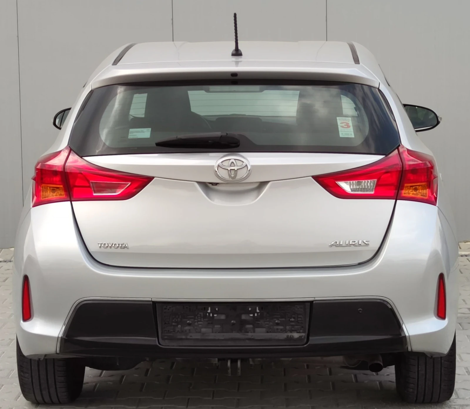 Toyota Auris 1.6VVT-I* 132�.�*  | Mobile.bg � ����������� 5