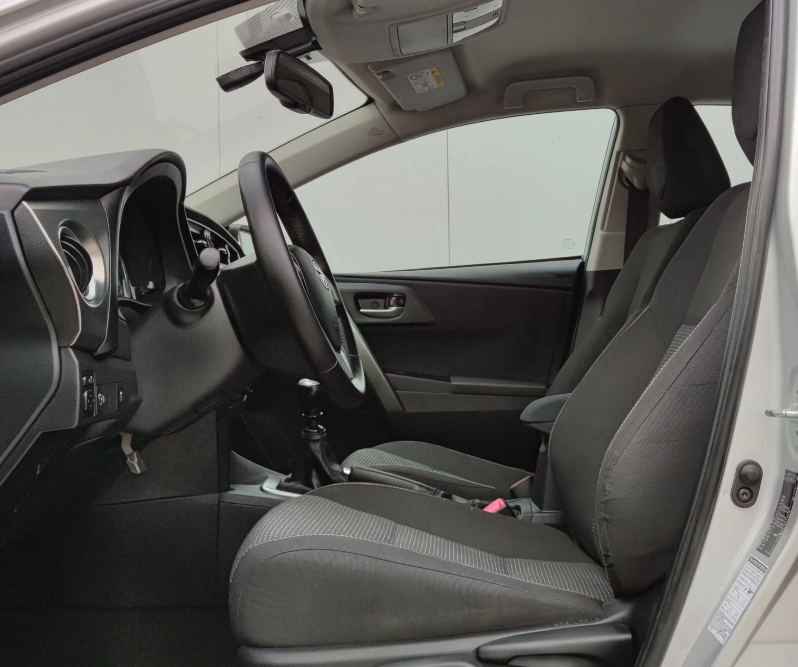 Toyota Auris 1.6VVT-I* 132�.�*  | Mobile.bg � ����������� 15