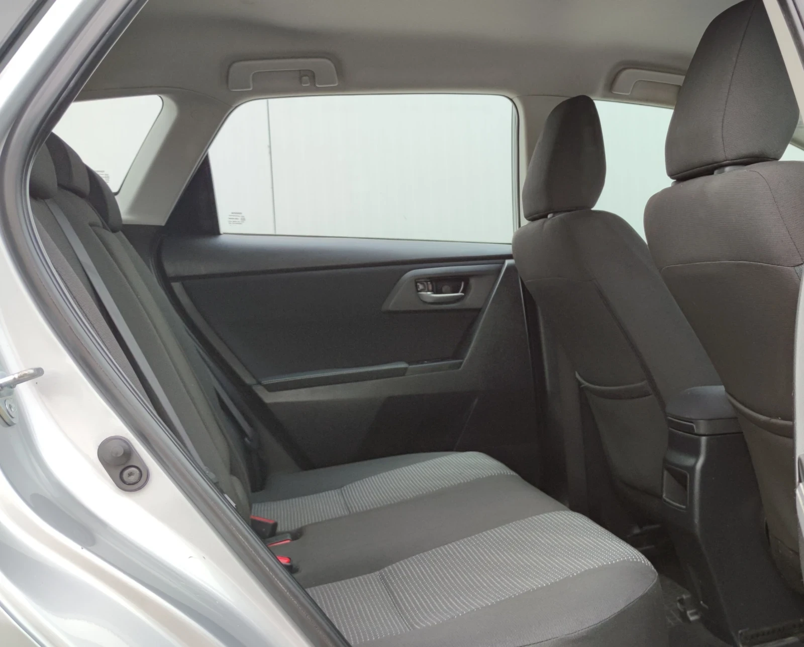 Toyota Auris 1.6VVT-I* 132�.�*  | Mobile.bg � ����������� 13