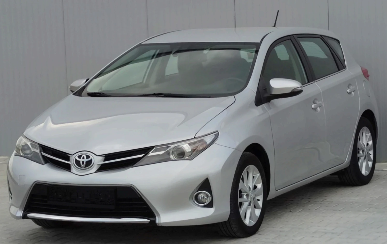 Toyota Auris 1.6VVT-I* 132�.�*  | Mobile.bg � ����������� 3