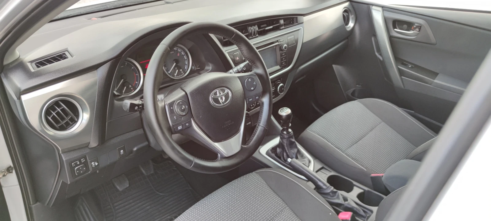 Toyota Auris 1.6VVT-I* 132�.�*  | Mobile.bg � ����������� 12
