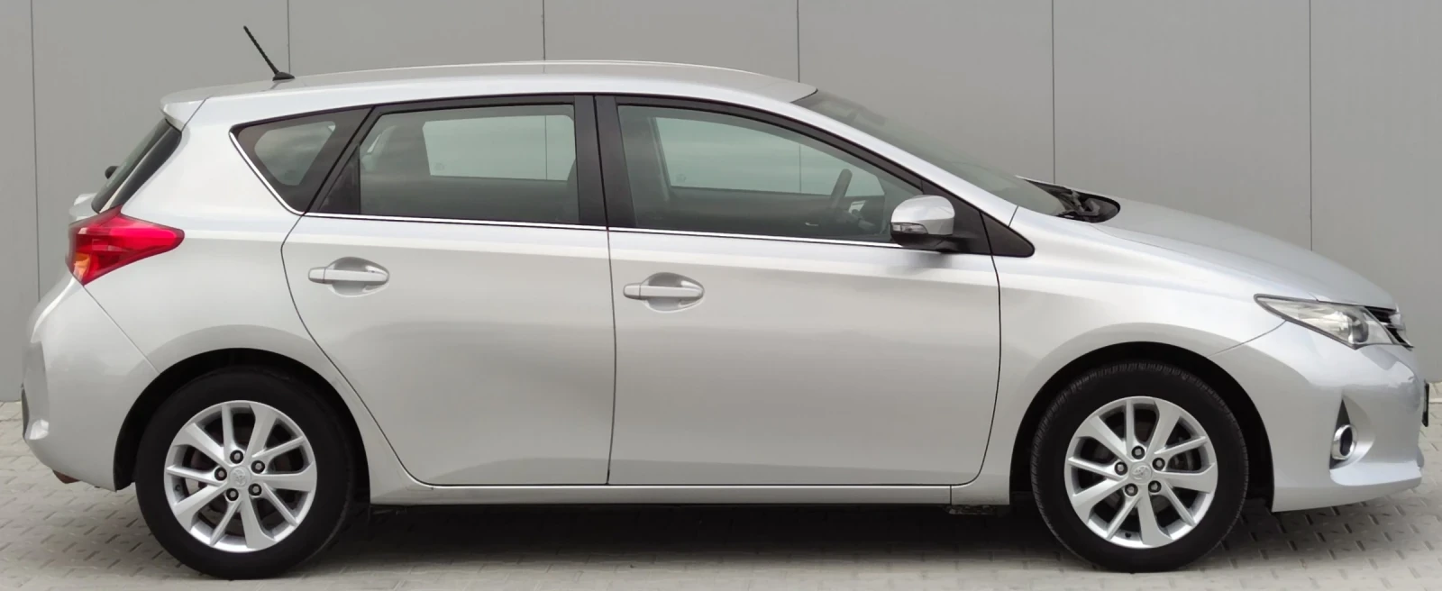 Toyota Auris 1.6VVT-I* 132�.�*  | Mobile.bg � ����������� 7