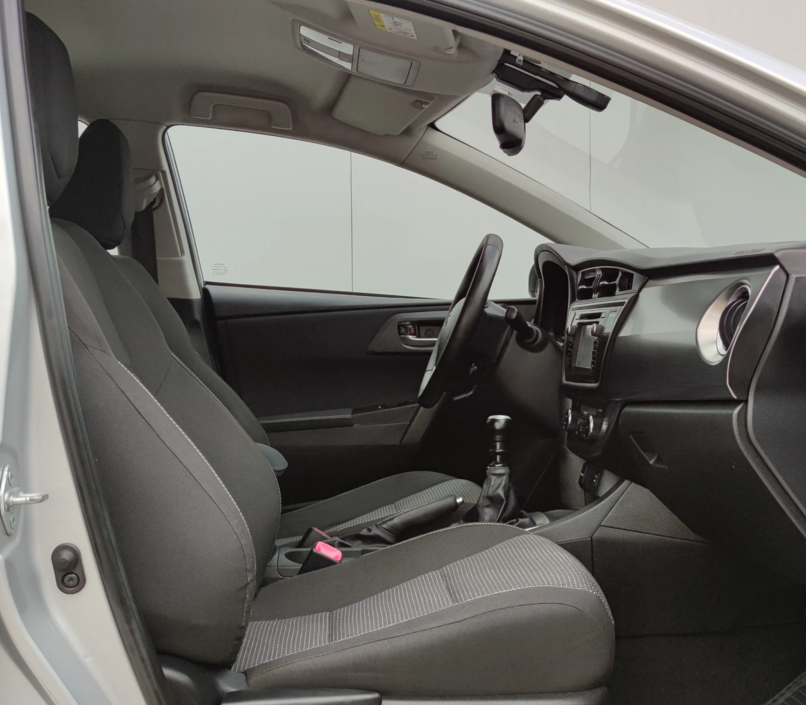 Toyota Auris 1.6VVT-I* 132�.�*  | Mobile.bg � ����������� 14