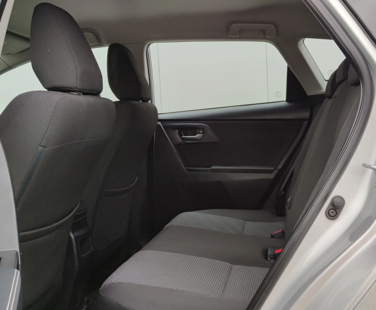 Toyota Auris 1.6VVT-I* 132�.�*  | Mobile.bg � ����������� 16