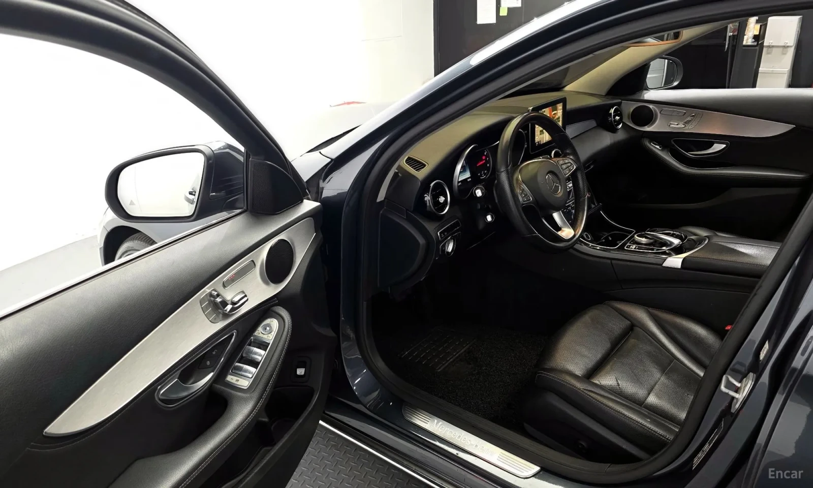 Mercedes-Benz C 200 Реални километри\Топ състояние\ Супер оферта, снимка 10 - Автомобили и джипове - 55574226