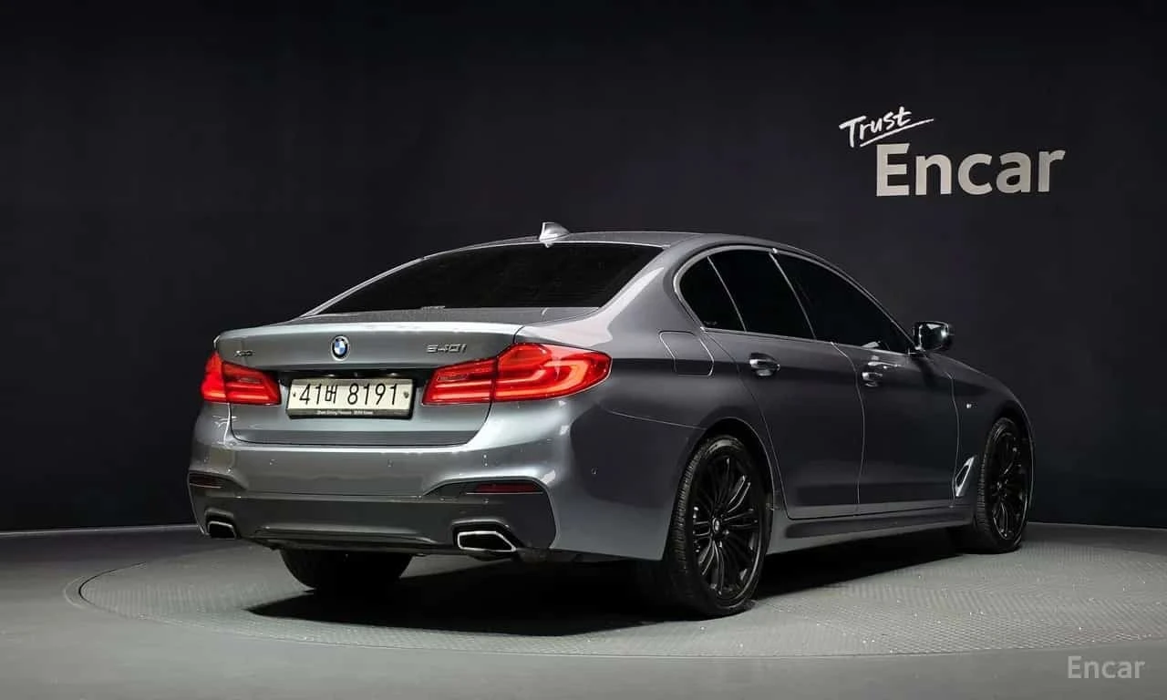 BMW 540  xDrive M Sport /360/DIS/HUD/Bowers & Wilkins, снимка 2 - Автомобили и джипове - 55769971