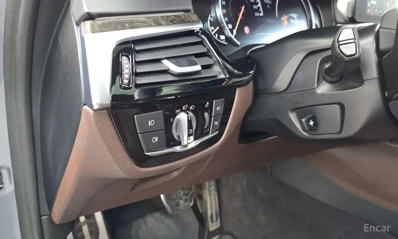 BMW 540  xDrive M Sport /360/DIS/HUD/Bowers & Wilkins, снимка 17 - Автомобили и джипове - 55769971