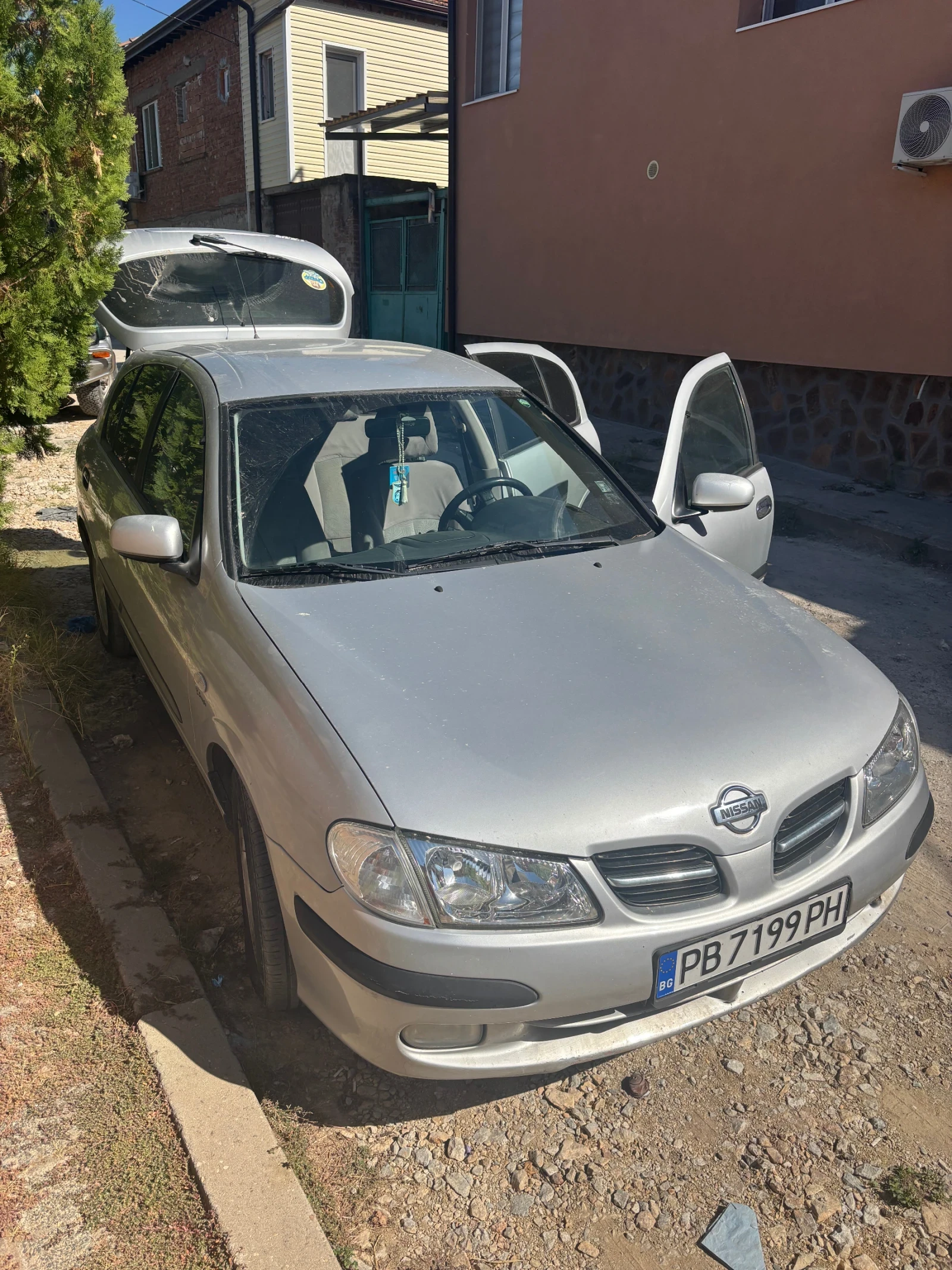 Nissan Almera