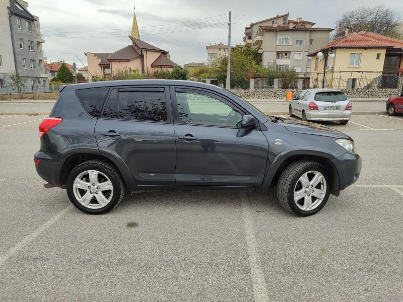 Toyota Rav4 2.2dcat, снимка 2 - Автомобили и джипове - 48279751