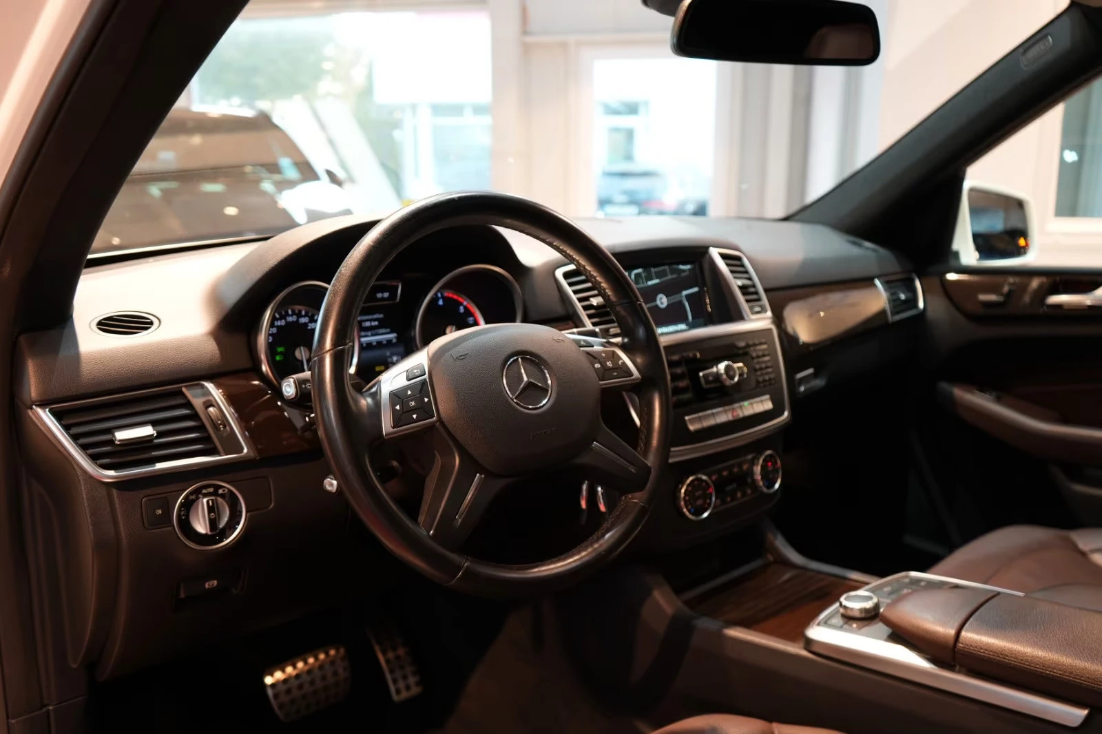 Mercedes-Benz ML 350 AMG/258HP/4MATIC/7G/360/PANO/NAVI/776v - изображение 8