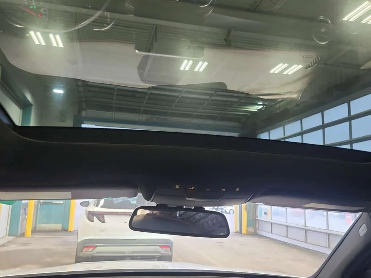 Mercedes-Benz GLC 43 AMG PANORAMA| ПАМЕТ| 2 КЛЮЧА| CARFAX| , снимка 13 - Автомобили и джипове - 53785344