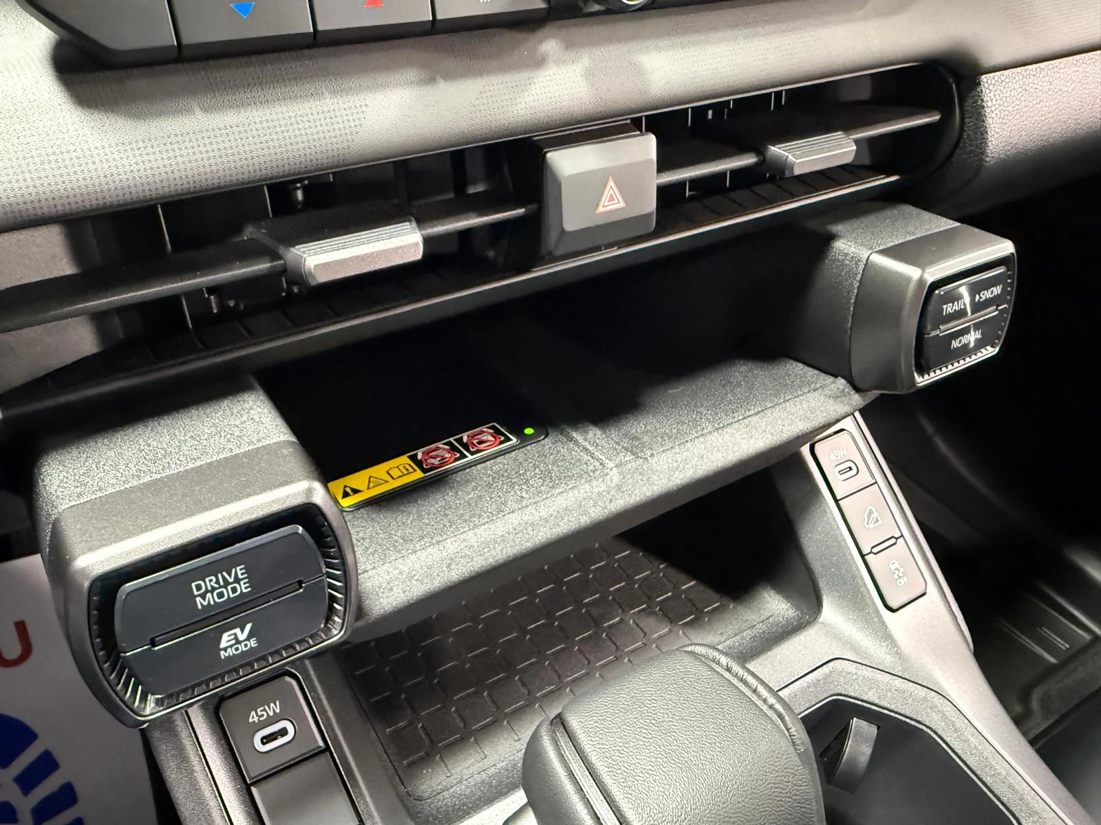 Toyota Rav4 2.5 Woodland AWD Hybrid, снимка 10 - Автомобили и джипове - 54242238