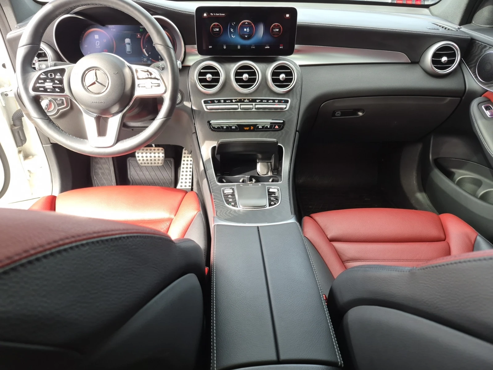 Mercedes-Benz GLC 300 2 КЛЮЧА * ПАНОРАМА * ПОДГРЕВИ * CARFAX, снимка 8 - Автомобили и джипове - 54896853