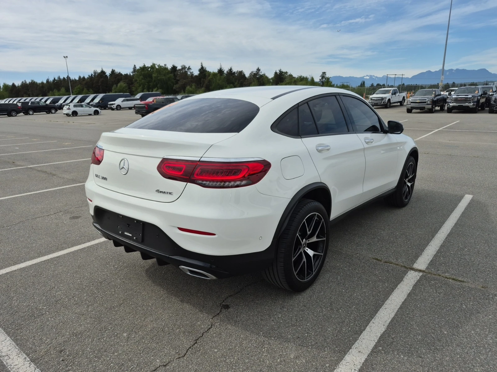 Mercedes-Benz GLC 300 2 КЛЮЧА * ПАНОРАМА * ПОДГРЕВИ * CARFAX, снимка 3 - Автомобили и джипове - 54896853