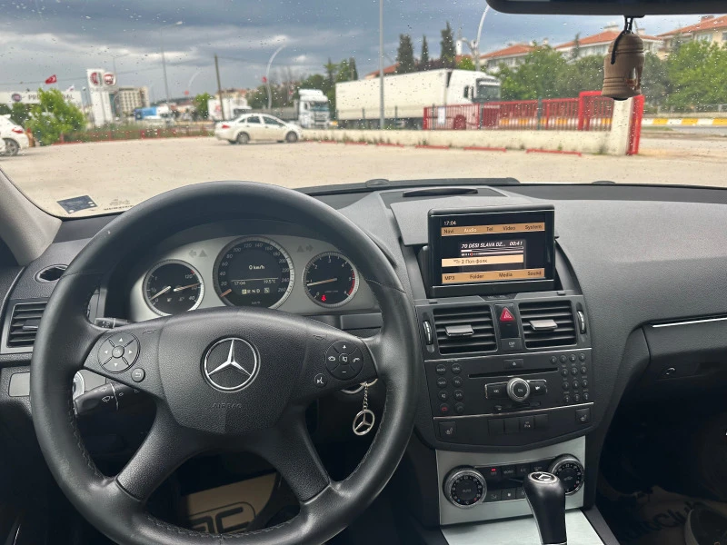 Mercedes-Benz C 220, снимка 4 - Автомобили и джипове - 47248386