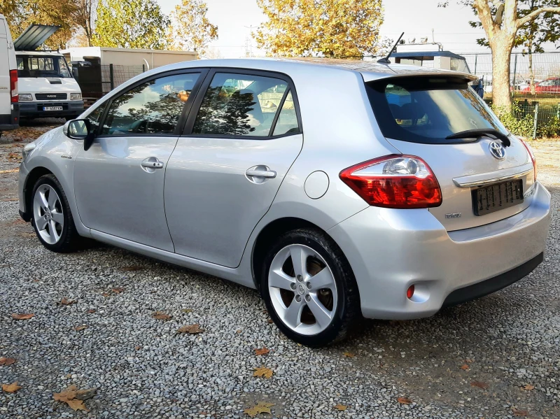 Toyota Auris 1.8VVT-i HIBRID, снимка 7 - Автомобили и джипове - 48005970