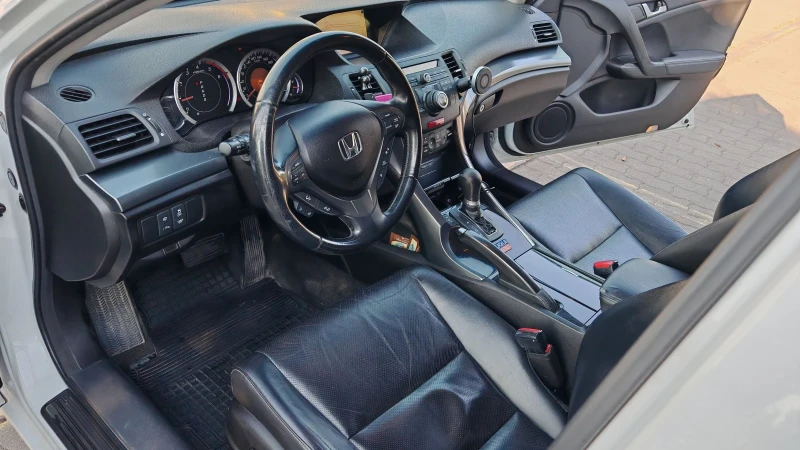 Honda Accord 2.2 I-DTEC, снимка 3 - Автомобили и джипове - 52339393